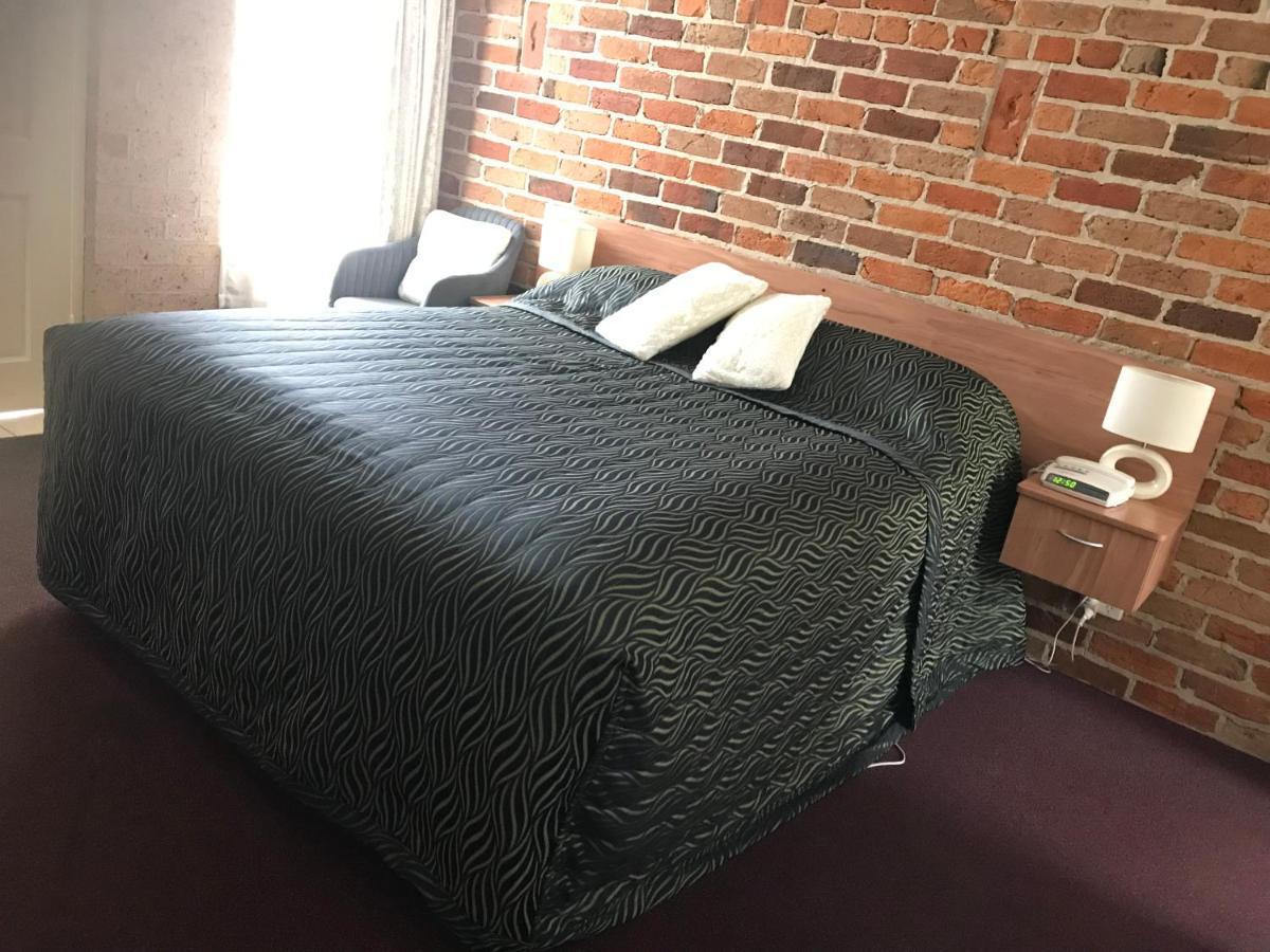 Cedar Lodge Motel Армидейл Екстериор снимка