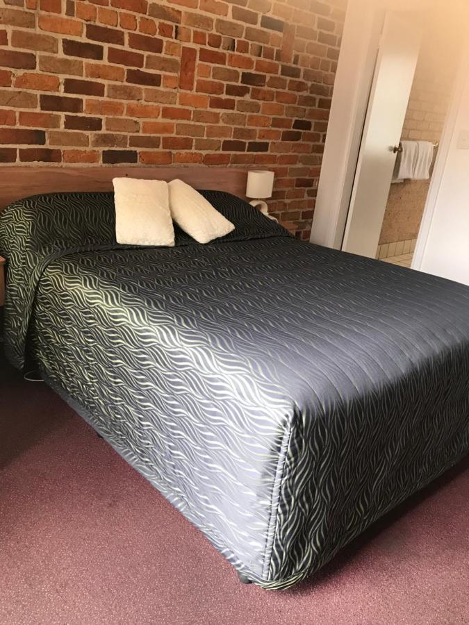 Cedar Lodge Motel Армидейл Екстериор снимка