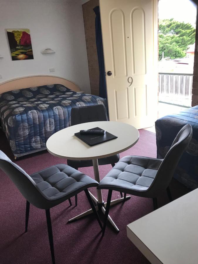 Cedar Lodge Motel Армидейл Екстериор снимка