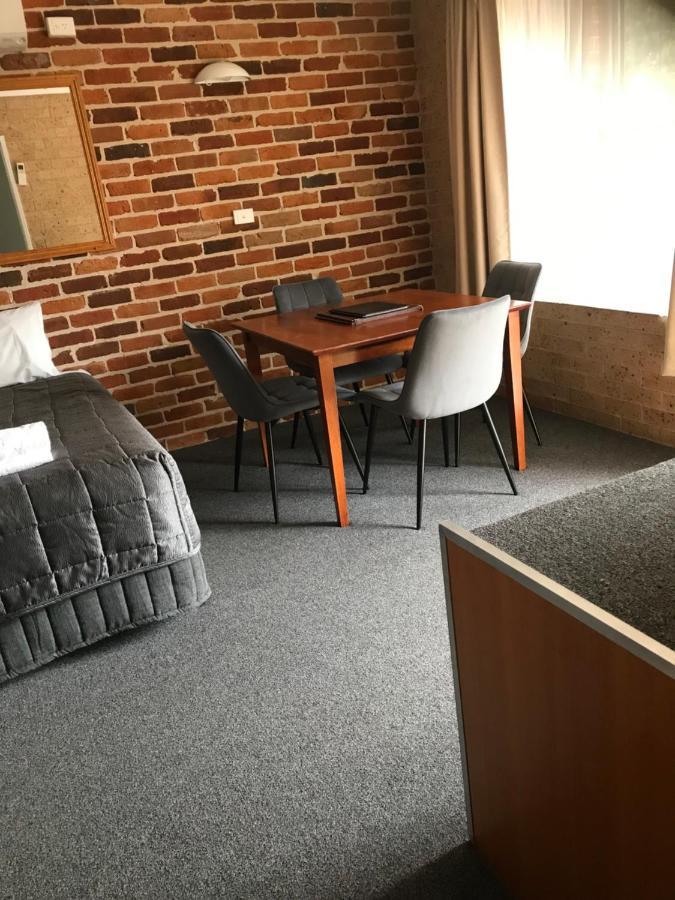Cedar Lodge Motel Армидейл Екстериор снимка