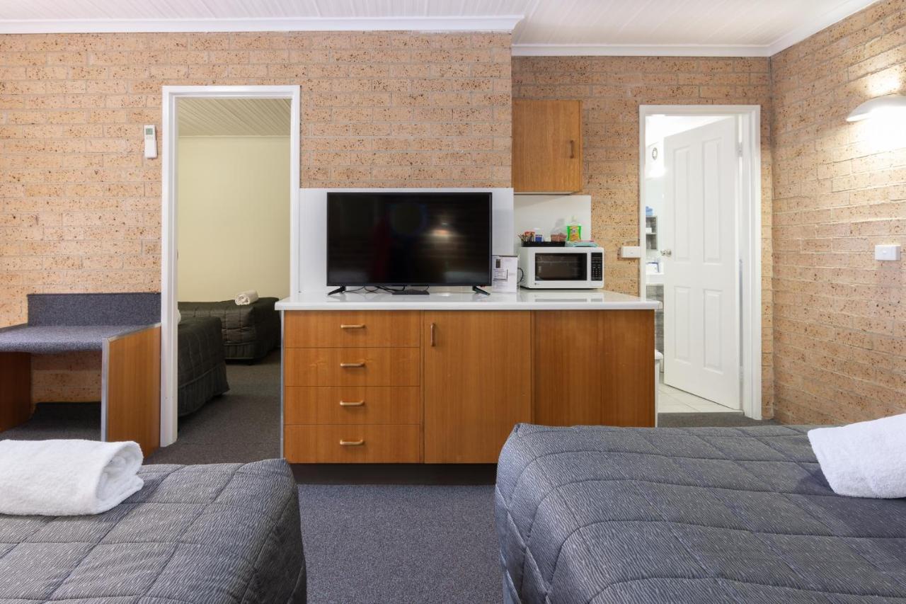 Cedar Lodge Motel Армидейл Екстериор снимка