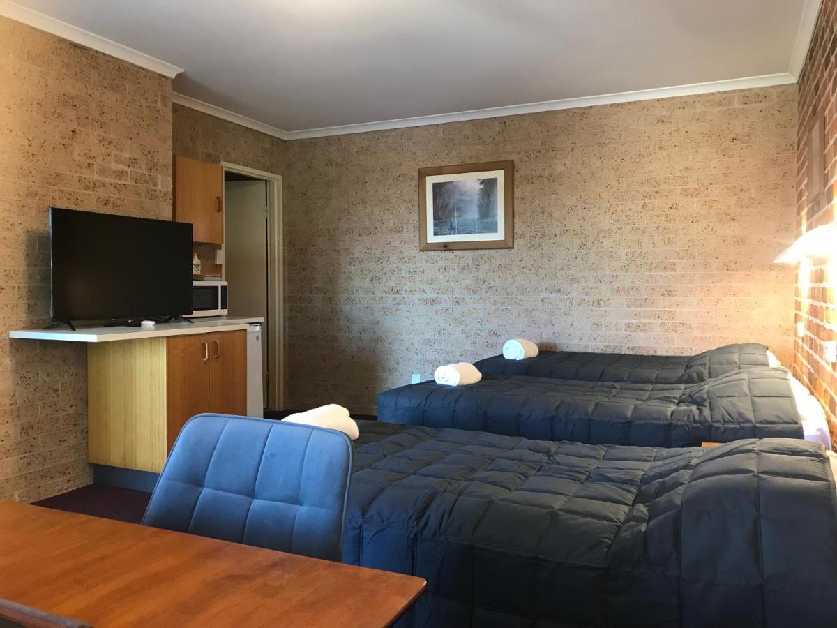 Cedar Lodge Motel Армидейл Екстериор снимка