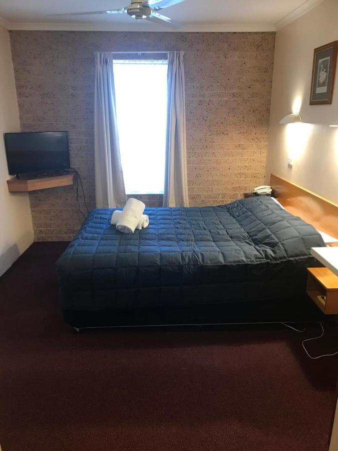 Cedar Lodge Motel Армидейл Екстериор снимка