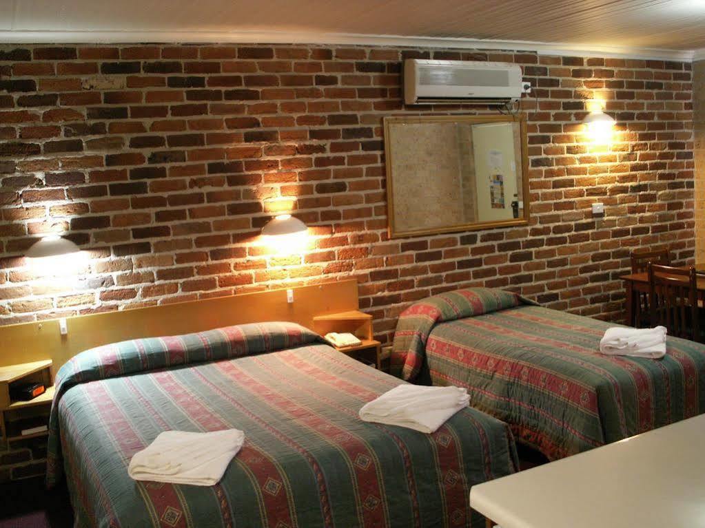 Cedar Lodge Motel Армидейл Екстериор снимка